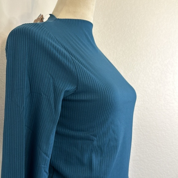 BAND OF THE FREE AVRIL TEAL MOCK NECK CROP TOP NWT - Picture 5 of 10
